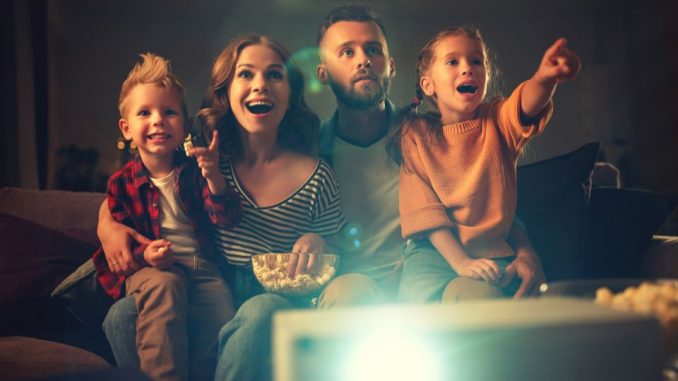 5 best mini projectors to turn your home into a spectacular movie theater Mini projectors can offer the same features as a normal-size computer, although they have compact designs and have multiple connections for use with computers, tablets, or smartphones.5 Best Mini Projectors To Turn Your Home into a Spectacular Movie Theater